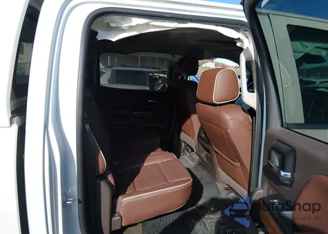 2018 Chevrolet Silverado 1500 High Country z USA, uszkodzony, nr VIN 3GCUKTEC1JG494897